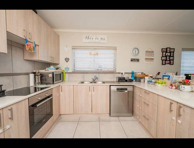 2 BEDROOM APARTMENT FOR SALE IN FISH HOEK